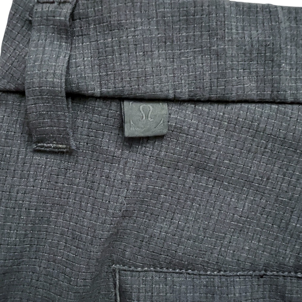 lululemon athletica Men’s Black Textured Shorts
